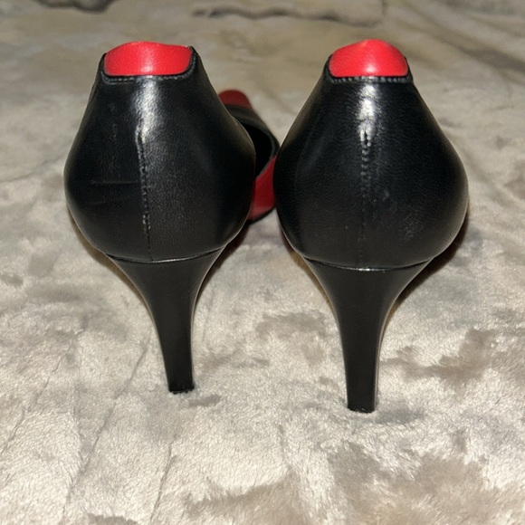 St. John Collection Heels - Picture 5 of 11